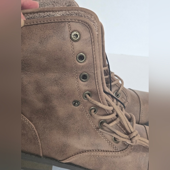 Style: Waterfall Combat / Ankle BootsColor: Taupe / Distressed BrownSize: 9 Wome - Picture 6 of 9